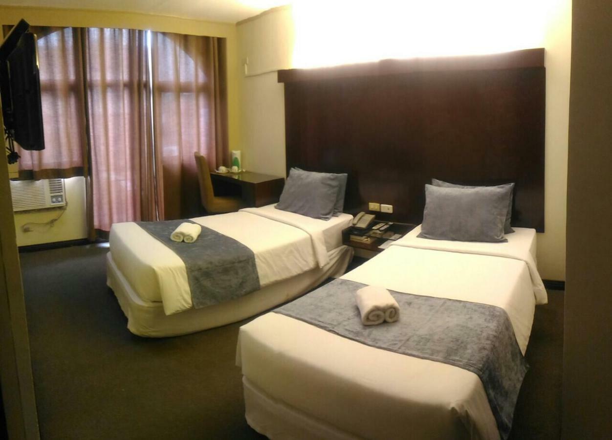 White Knight Hotel Cebu Eksteriør billede