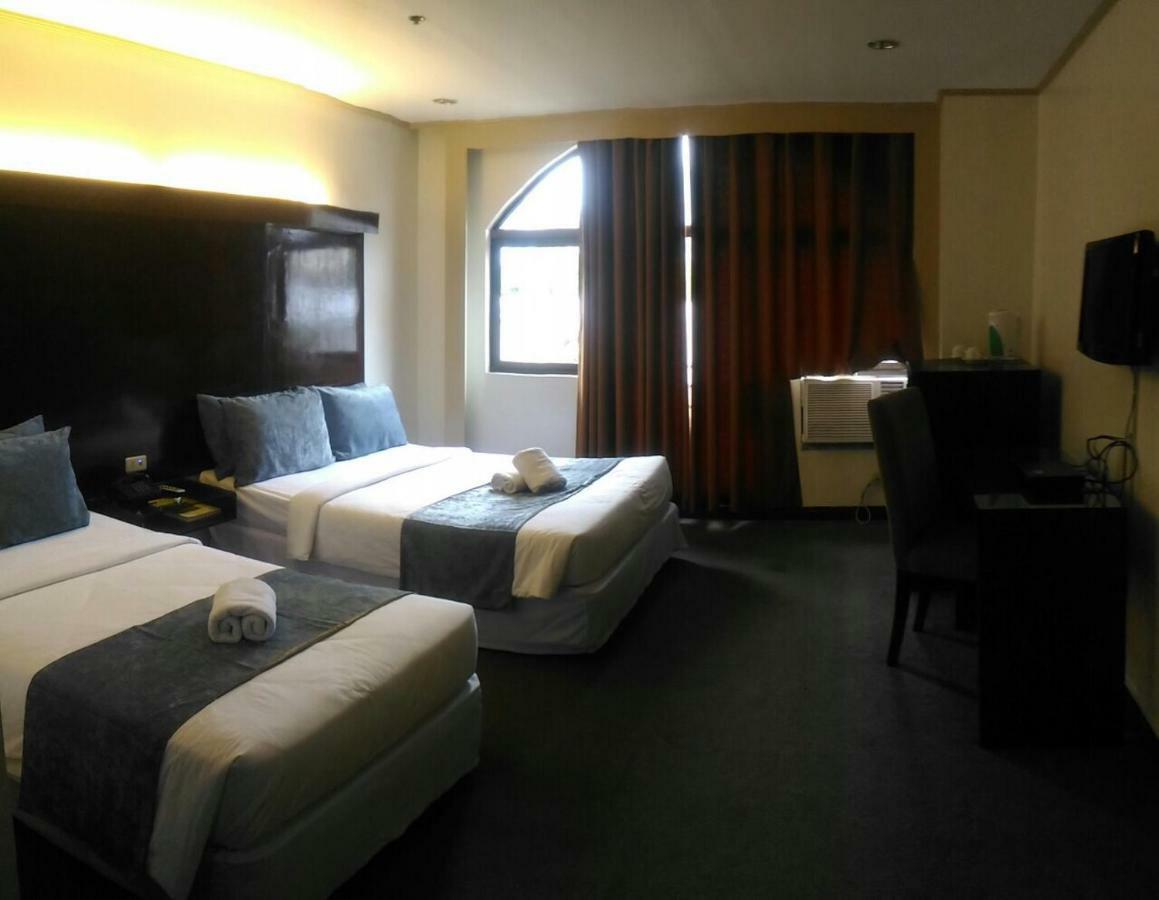 White Knight Hotel Cebu Eksteriør billede
