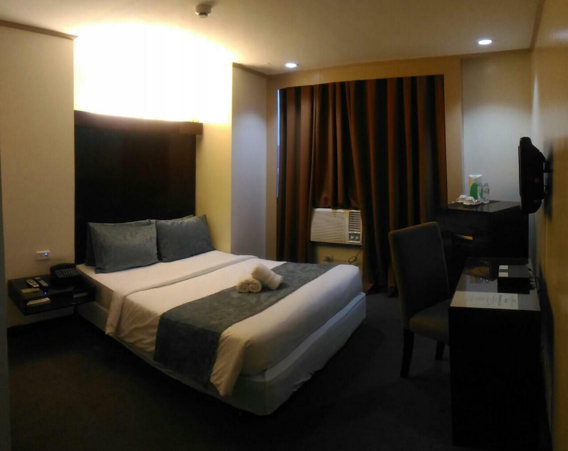 White Knight Hotel Cebu Eksteriør billede